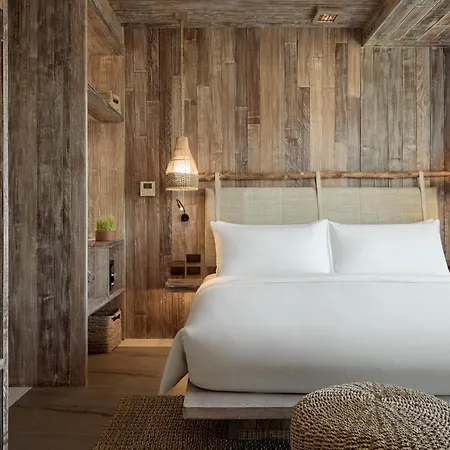 Dinso Resort & Villas Phuket, Vignette Collection By Ihg Patong Exterior photo A bedroom at the hotel