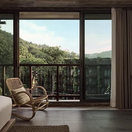 Dinso Resort & Villas Phuket, Vignette Collection By Ihg Patong Exterior photo A room at the hotel