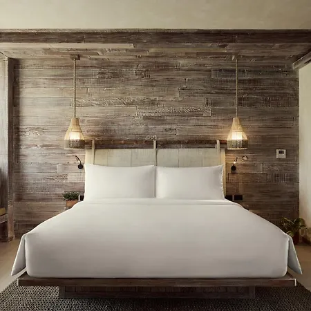 Dinso Resort & Villas Phuket, Vignette Collection By Ihg Patong Exterior photo A bedroom at the hotel